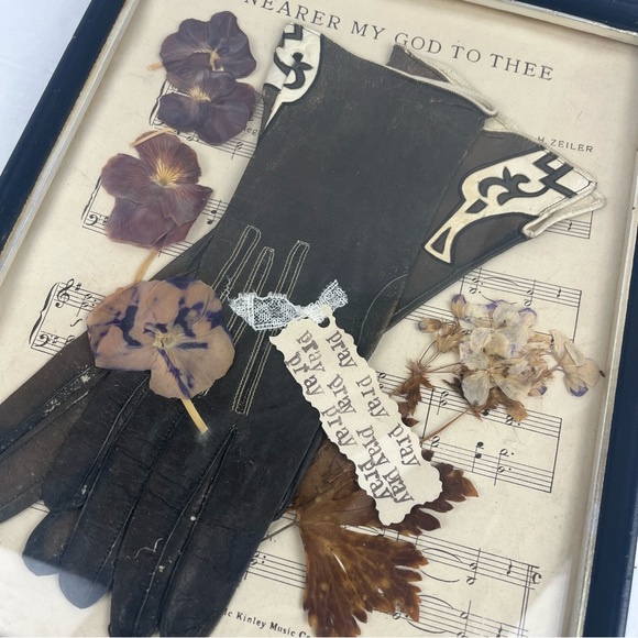 Set of vintage mixed media/collage Art-cottagecore-leather gloves Pray/Baby bib - Picture 8 of 14